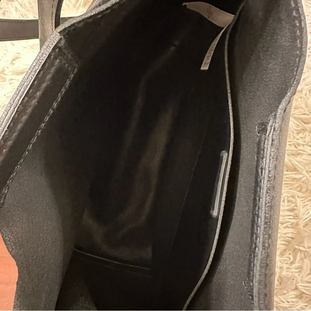 Madewelll The Sydney Shoulder Bag in black
